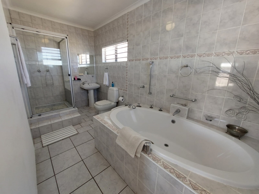 8 Bedroom Property for Sale in Country Club Western Cape